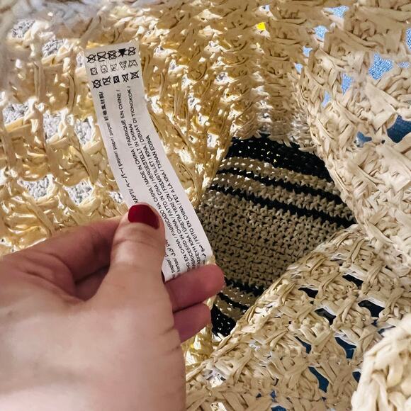 Straw Black Neutral Tote Beach Bag - Picture 4 of 4